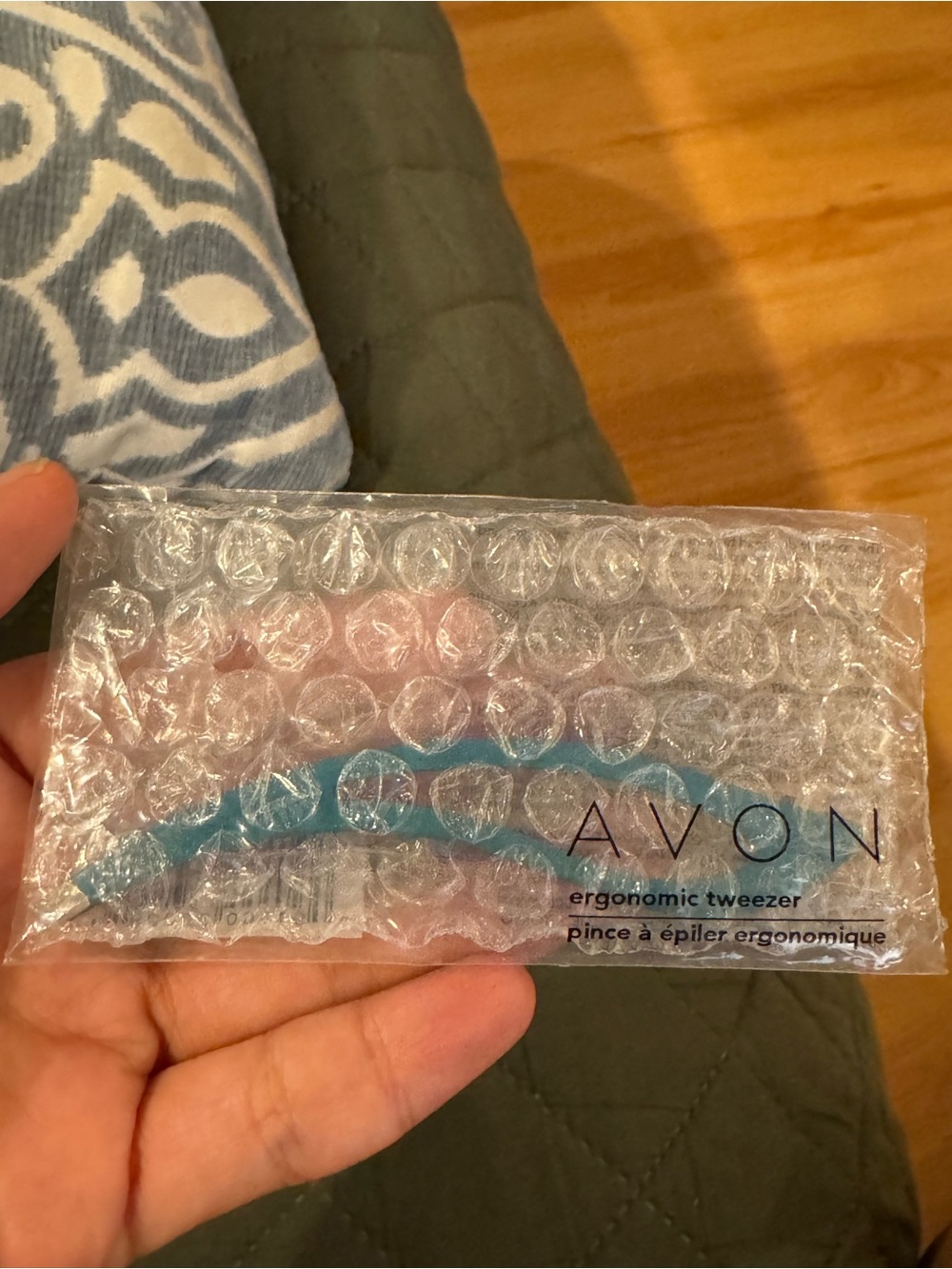 Avon Ergonomic Tweezers in Teal Blue